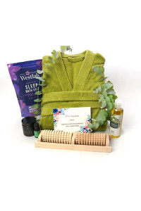 Luxusní wellness dárková sada, zelený župan, dřevěný masážní váleček na nohy, aromatická svíčka, masážní olej, hořčíková koupelová sůl a dárková karta
