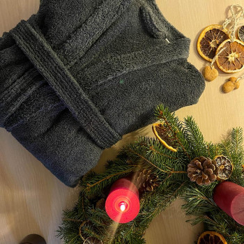 Adventní zpomalení: 7 jednoduchých rituálů pro vánoční atmosféru doma v županu