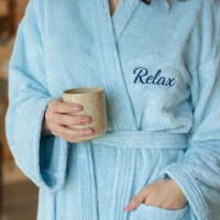 Modrý bambusový župan s výšivkou Relax