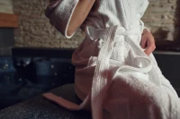 Sada White: župan KIMONO + dámský saunový kilt + osuška