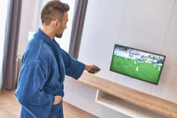 Pánský froté župan střihu kimono v tmavě modré barvě - pohled zboku zblízka