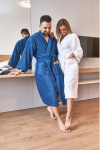 Pánský froté župan střihu kimono tmavě modrý a dámský župan bílý