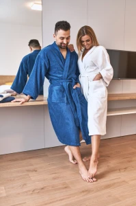 Pánský froté župan střihu kimono tmavě modrý a dámský župan bílý