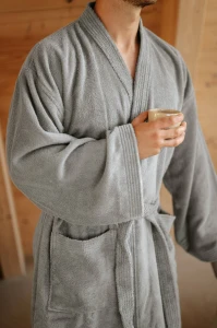 Pánský světle šedý bambusový župan střihu kimono přední pohled