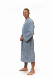 Pánský župan střihu kimono světle modrý boční pohled celá postava
