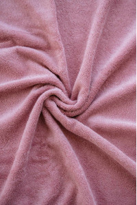 Dámský růžový bambusový župan střihu kimono - detail materiálu zblízka