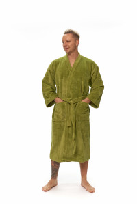 Pánský župan střihu kimono zelený přední pohled ruce v kapsách